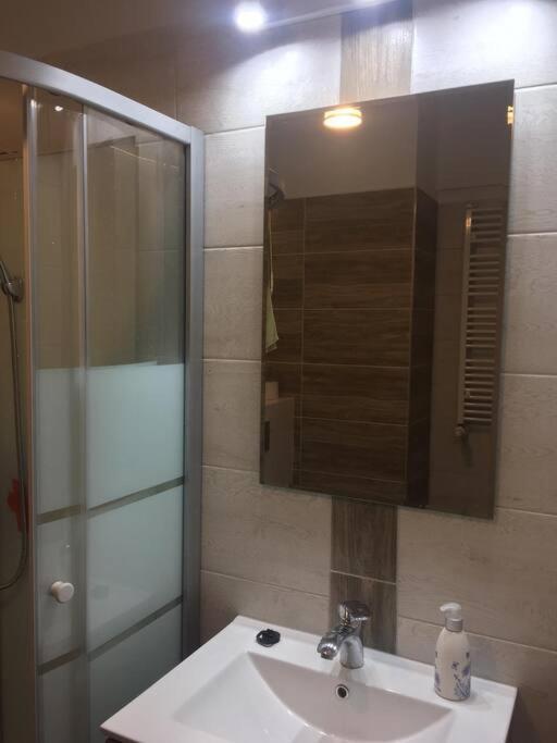 Mieszkanie W Swinoujsciu 2 Pokoje /Blisko Ubb/ Apartment ชวีโนวิชแจ ภายนอก รูปภาพ
